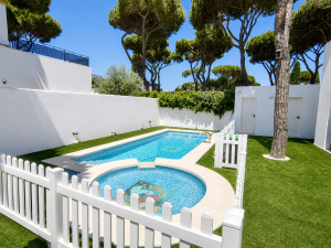 VILLA DE CONSTRUCCION MODERNA CON PISCINA A 700M DEL MAR - REF. A06-06471