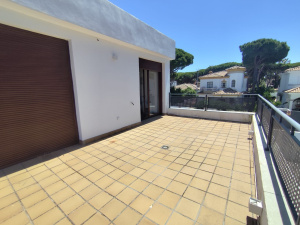 VILLA DE CONSTRUCCION MODERNA CON PISCINA A 700M DEL MAR - REF. A06-06471