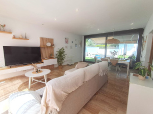 VILLA DE CONSTRUCCION MODERNA CON PISCINA A 700M DEL MAR - REF. A06-06471