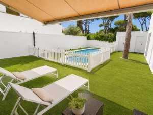 VILLA DE CONSTRUCCION MODERNA CON PISCINA A 700M DEL MAR - REF. A06-06471