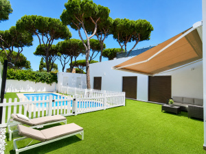 VILLA DE CONSTRUCCION MODERNA CON PISCINA A 700M DEL MAR - REF. A06-06471