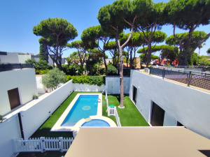 VILLA DE CONSTRUCCION MODERNA CON PISCINA A 700M DEL MAR - REF. A06-06471