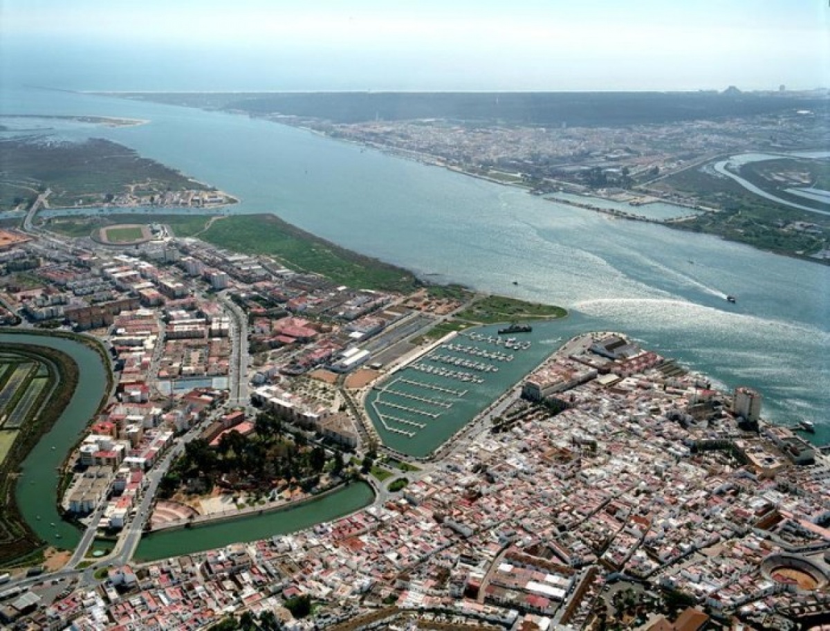  EL PUEBLO DE AYAMONTE